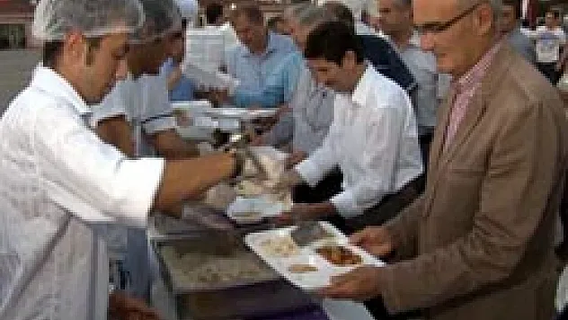 Büyükşehir'den 2000 kişiye iftar