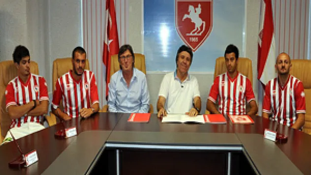 Samsunspor'da 4 futbolcu imzaladı