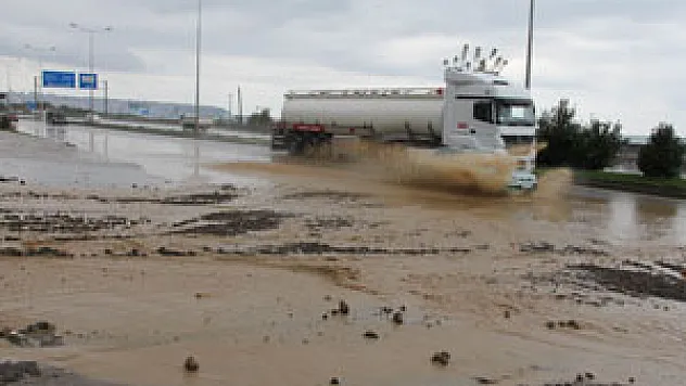 Kısa yağmur felç etti