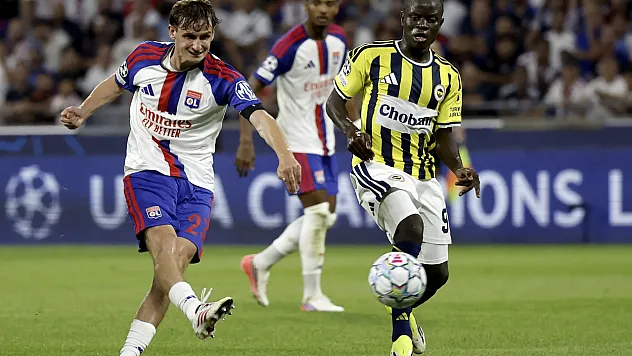 18 yıllık hasret bitti: Fenerbahçe deplasmanda Lyon'u devirip Şampiyonlar Ligi'ne gitti