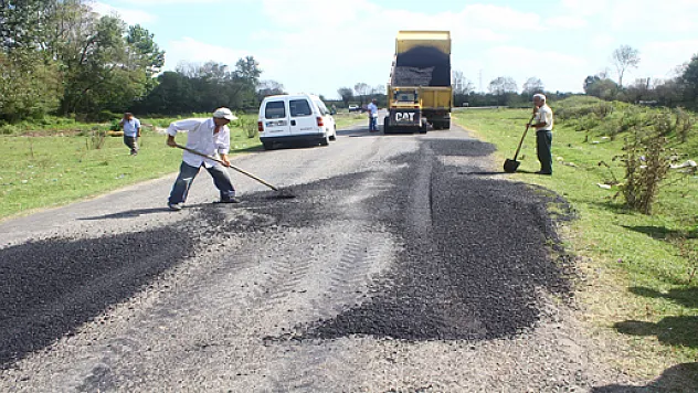 Köy Yolları rötuşlanıyor
