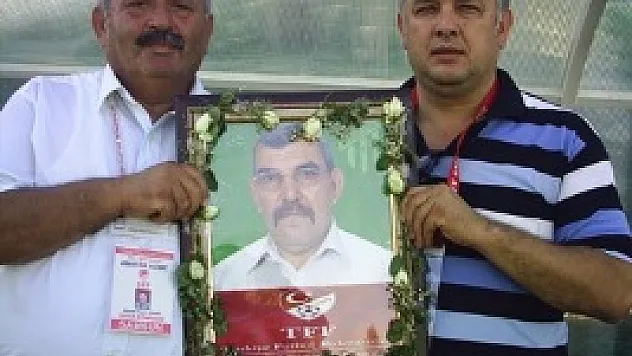 Sevenleri  Onu Unutmadı