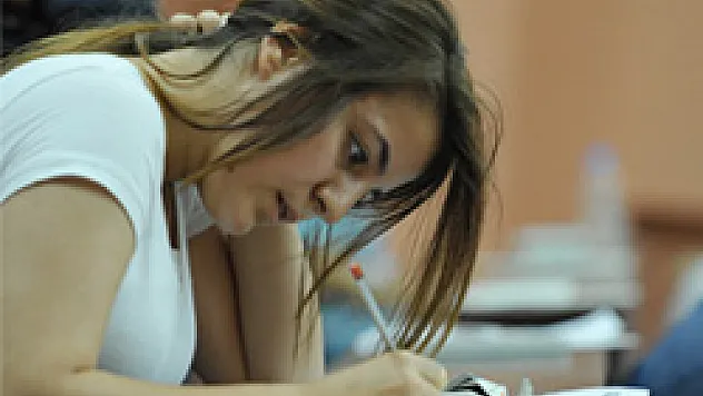 'Polis ağabey babam beni okula göndermiyor'