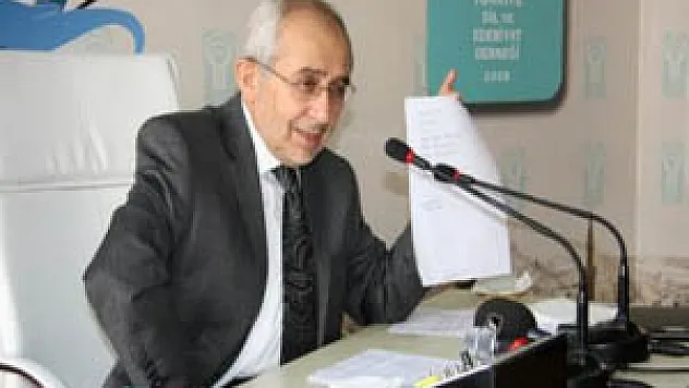 Ekrem Erdem: Anayasa Türkçenin Referansı Olmalı