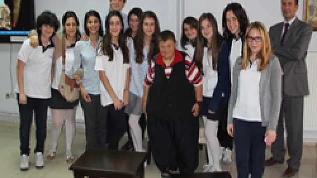 Öğrencilerden Huzurevine anlamlı ziyaret