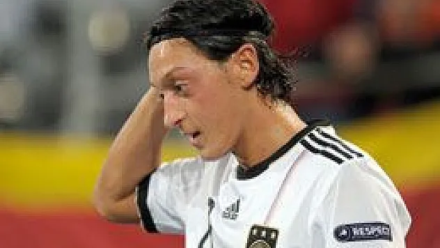 Mesut Özil'den Türkiye ayıbı