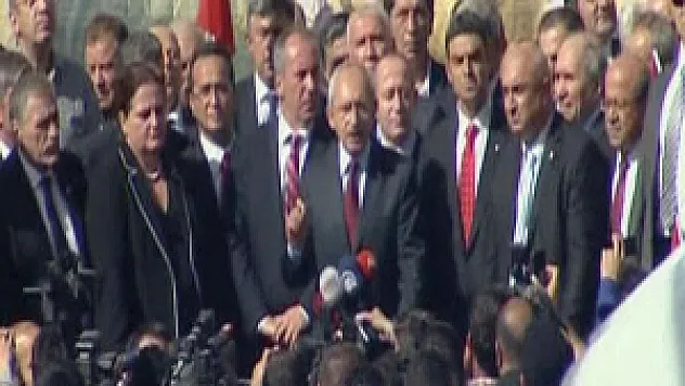 Kılıçdaroğlu arada kaldı