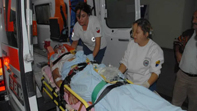 ÜZERİNDEN TRAKTÖR GEÇEN GENÇ AĞIR YARALANDI