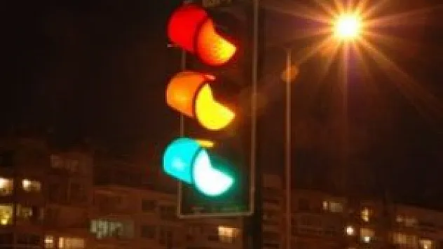 Kırmızıda geçme cezası iki kat artıyor