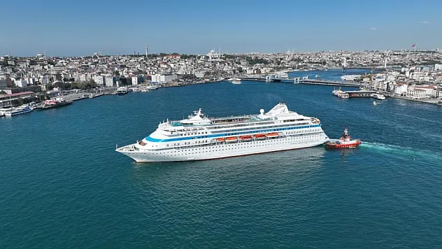 193 Metrelik Dev Yolcu Gemisi Astoria Grande İstanbul'a Demir Attı