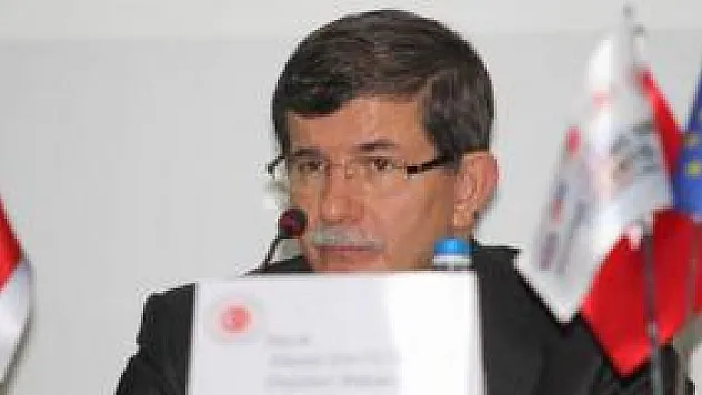 Davutoğlu, Gazze'ye geçmek üzere Mısır'a gitti