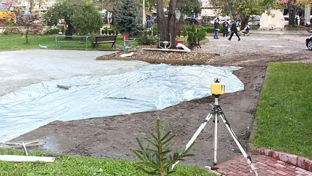 Kaymakamlığın bahçesi de güzelleşiyor