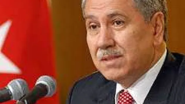 Arınç gazetecilere mesir macunu dağıttı