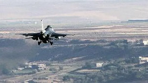 Savaş uçakları PKK kampını vurdu