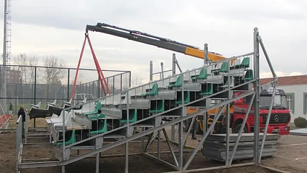 Suni Çim Sahanın tribün kapasitesi arttırılıyor