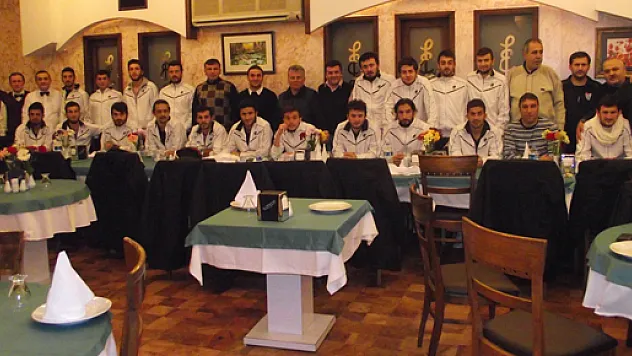 ESKİ FUTBOLCUDAN ÇARŞAMBASPOR'A YEMEK