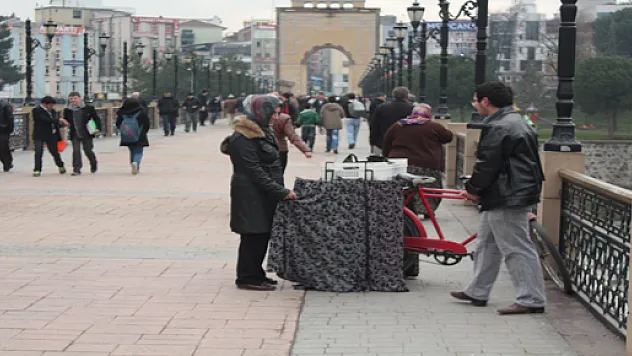 Köprüye seyyar satıcı akını