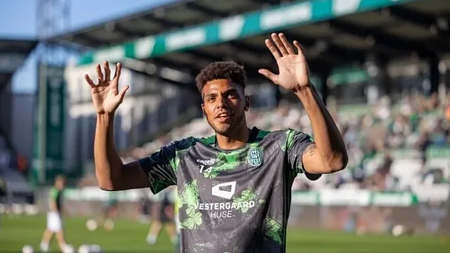 2.02'lik Dev Forvete Çifte Kanca!