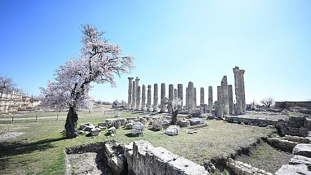 2 bin 300 yıllık Uzuncaburç'ta turizm ve üretim buluştu