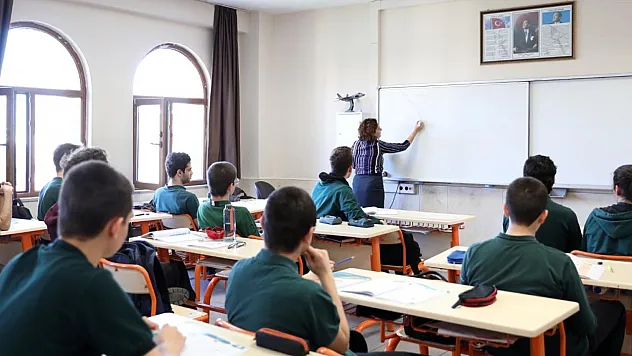 20 Nisan 2026 | Pazartesi günü okullar tatil mi?