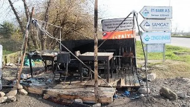 Eylem Çadırını Ateşe Verdiler