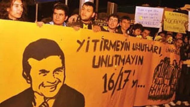 Aykut Kocaman'ı ağlatan pankart!  