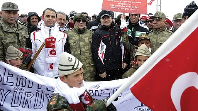 GENÇLİK ŞÜHEDANIN İZİNDEN YÜRÜDÜ