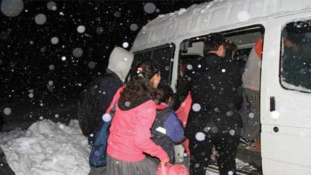 Salıpazarı'nda öğrenciler mahsur kaldı…