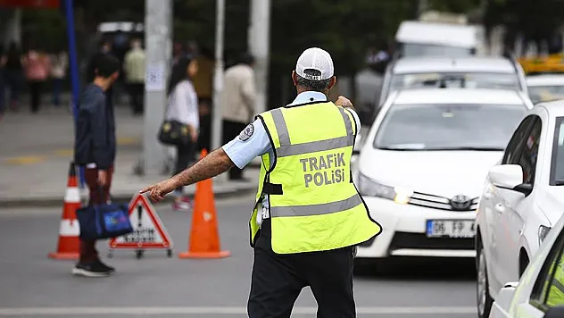 2026 Bayram Trafiği Önlemleri: Sivil Polisler Otobüslerde, Drone'lar Havada!