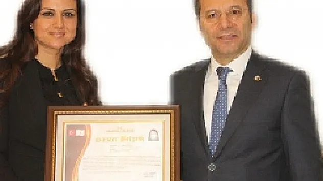 Başarılı Öğretmenleri Vali Aksoy Ödüllendirdi