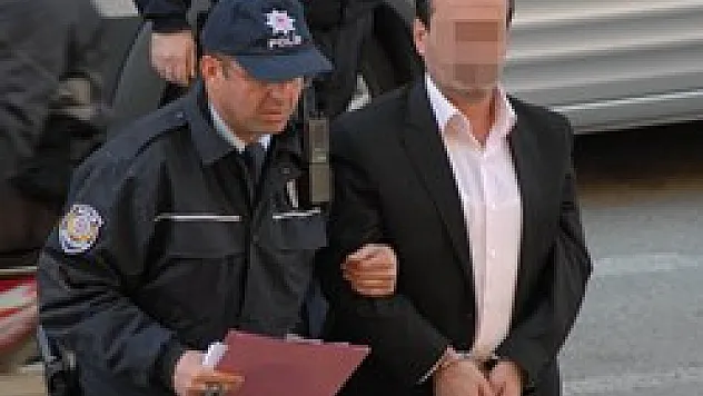 Balkondan Tabancayla Ateş Açınca Gözaltına Alındı