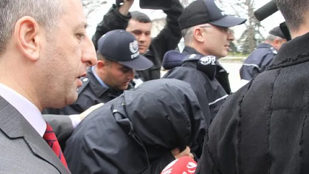 MECLİS GİRİŞİNDE İNTİHAR GİRİŞİMİ