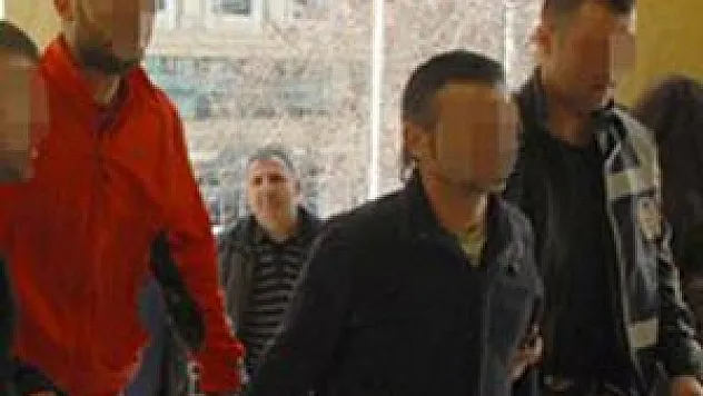 Ruhsatsız Silaha 3 Gözaltı