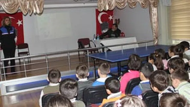 Toplum Destekli Polislerden öğrencilere seminer