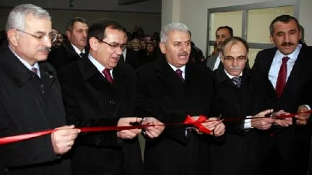 Bakanlar okul ve barınak açtı