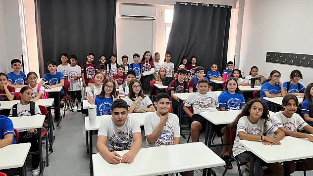 212 ikizin mezun olduğu okulda yeni eğitim yılı 27 çift ikizle başladı