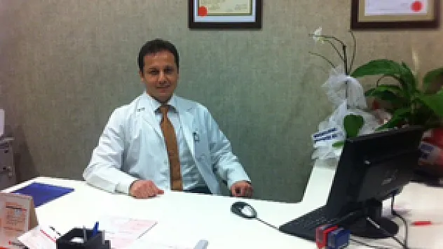 'LENSLERİNİZE DOKUNMADAN ÖNCE ELLERİNİZİN TEMİZ OLDUĞUNDAN EMİN OLMALISINIZ'