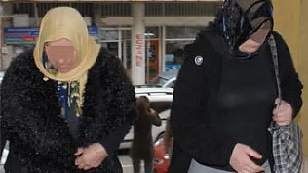 Ziynet Eşyasi için girdikleri evden çuvalla Fındık çalınca yakalandılar