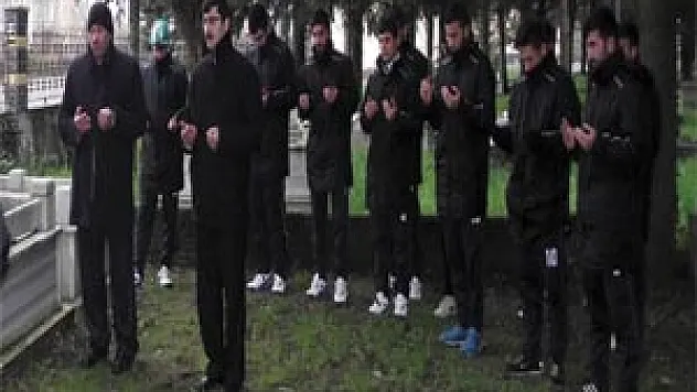 Çarşambaspor, Menteşoğlu'nu mezarı başında andı