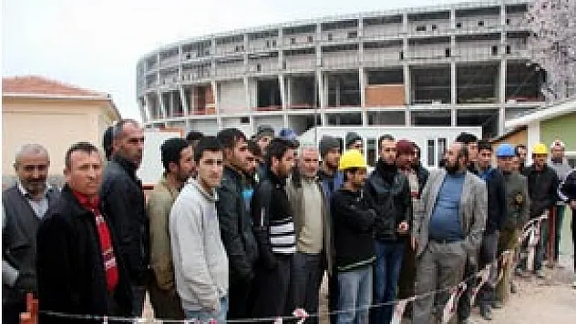 TİMSAH ARENA'DA İŞÇİLER İŞ BIRAKTI 