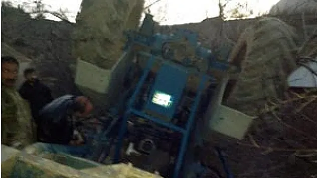 KULLANDIĞI TRAKTÖRÜN ALTINDA CAN VERDİ