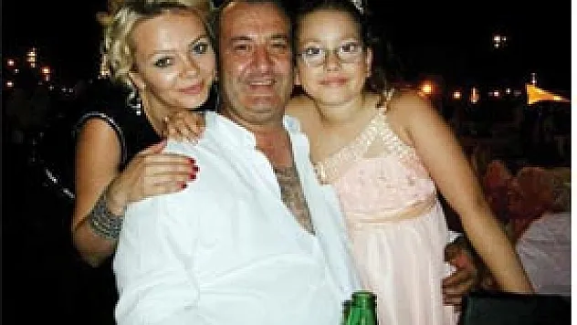 ARAÇ ŞARAMPOLE YUVARLANDI: 1 ÖLÜ, 2 YARALI