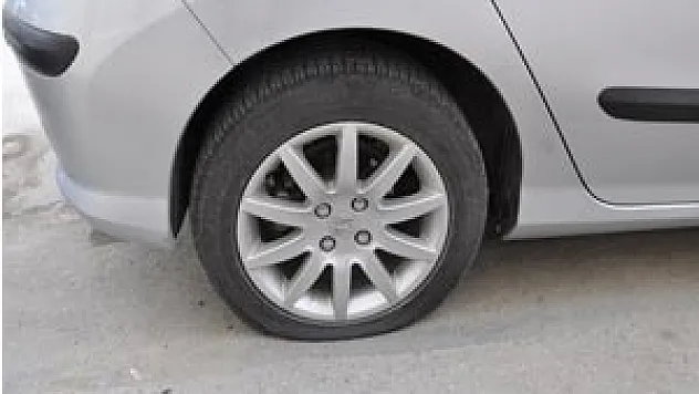 BAFRA'DA 5 ARACIN LASTİĞİ KESİLDİ