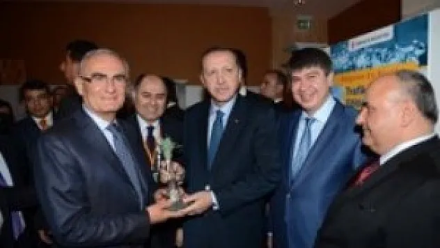 Başbakan ödül verdi