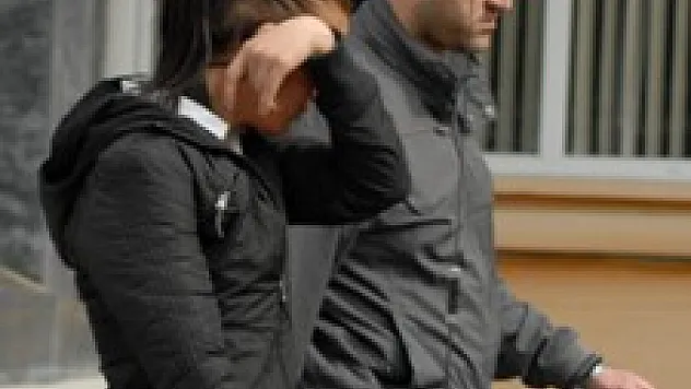 Çaldıkları Altınlarla Kaçarken Yakalandılar