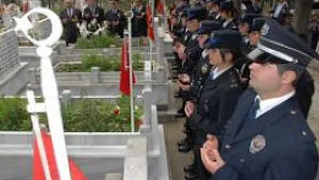 Samsun'da Polisler Şehitliği Ziyaret Etti