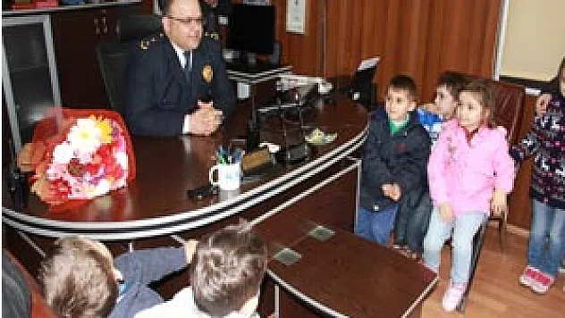  Minikler emniyete akın etti