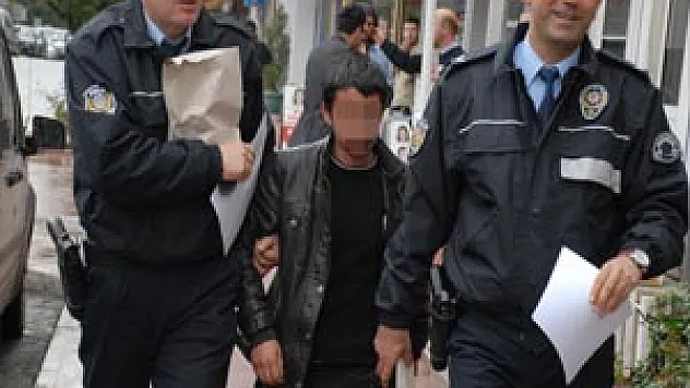  Şüpheli Araçta Tabancayla Yakalandı