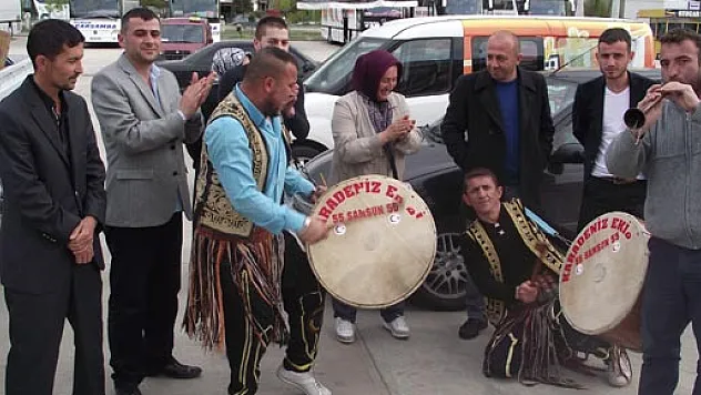 Öztürk'ten ayrı kaldıkları 14 aylık hasreti böyle kutladılar