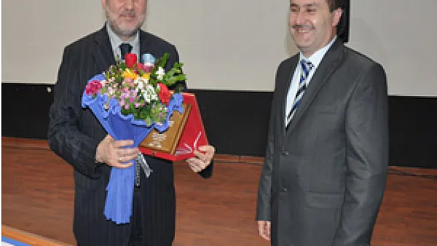 'İnsan Onuru' Konferansı Cemil Şensoy'da düzenlendi